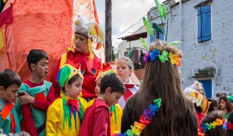 Sakız Adasında Mostra Karnavalı Turu