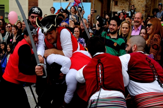 Sakız Adasında Mostra Karnavalı Turu