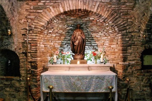 Kuşadası - Efes Antik Kenti - Meryemana - Şirince Turu