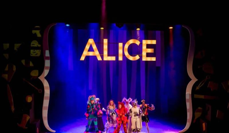 İstanbul Alice Müzikali ve Adalar Turu 