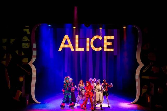 İstanbul Alice Müzikali ve Adalar Turu 