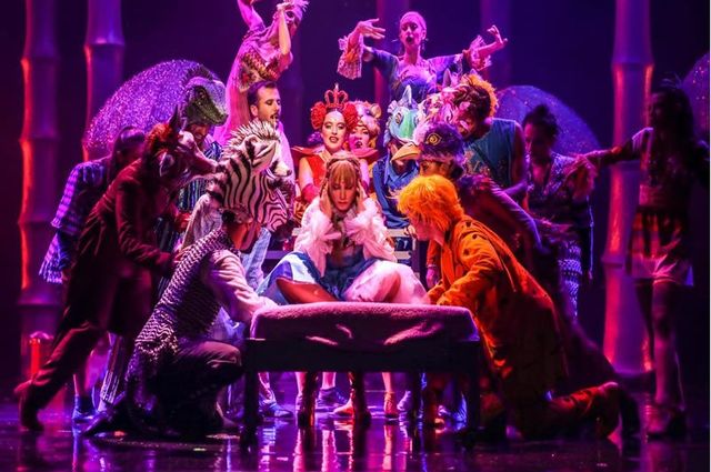 İstanbul Alice Müzikali ve Adalar Turu 