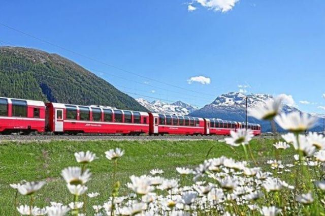 Dolu Dolu Bernina Express ile İsviçre Alpleri Como & Lugano Gölü Rotası