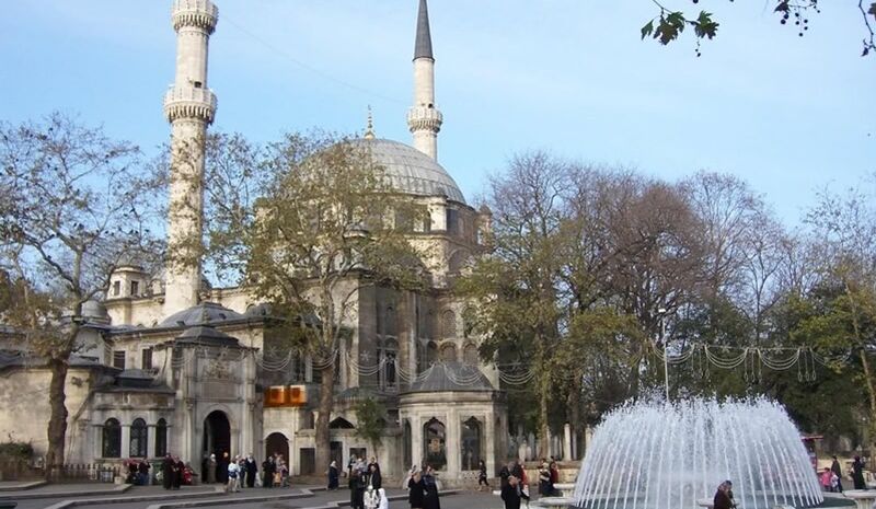 Kadir Gecesine Özel İstanbul Camiler Gezisi